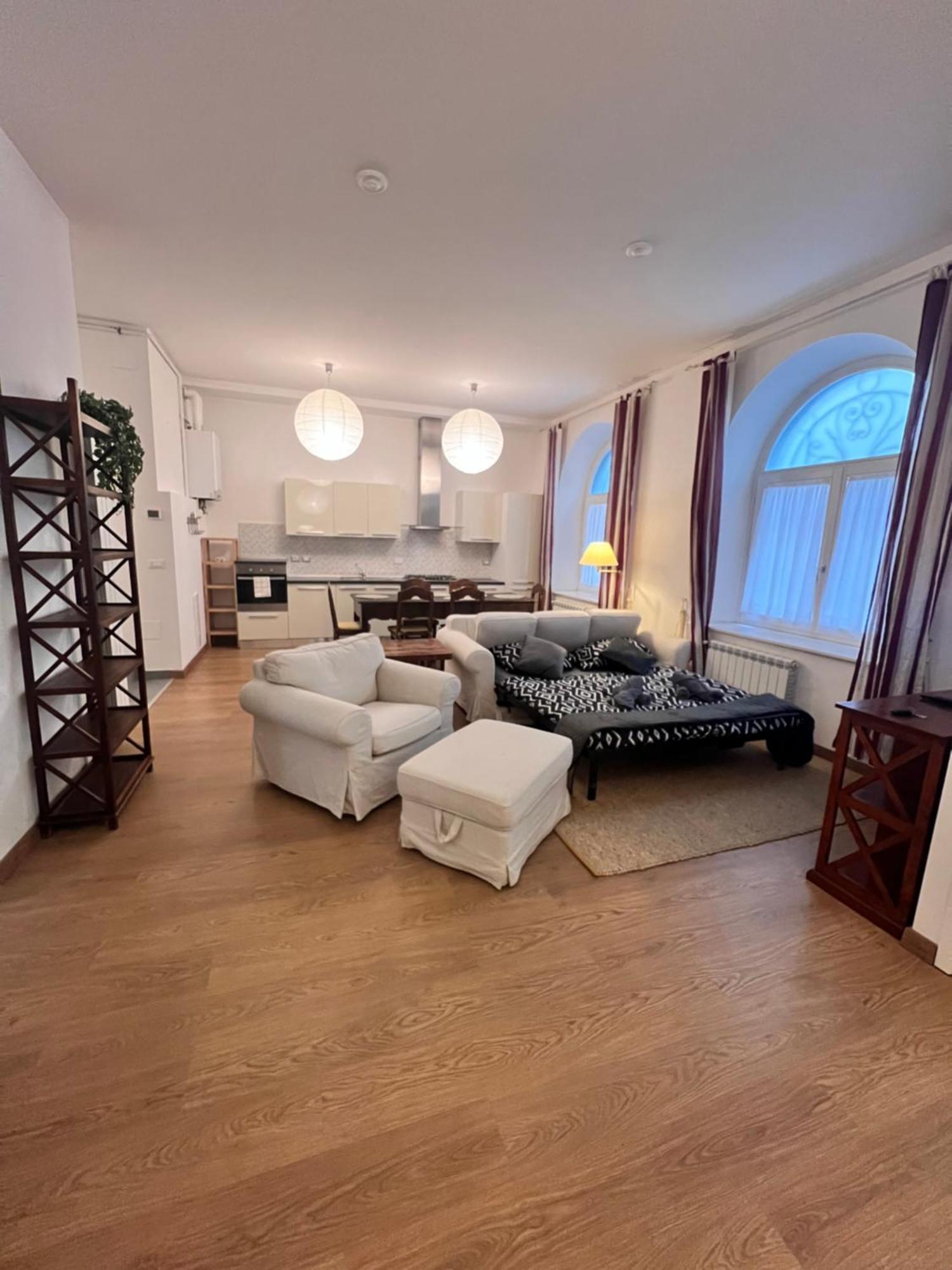 Loft With Private Parking Apartment Trieste Bagian luar foto